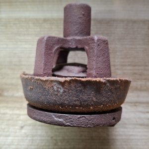 Piston with seal threaded